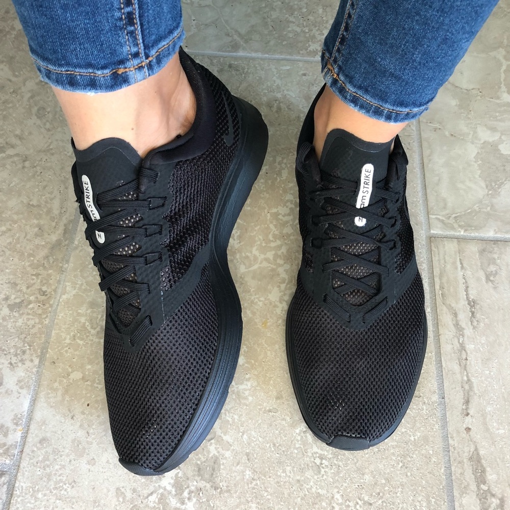 🐜Nike Zoom Strike 🐜New 🐜Price firm - Picture 2 of 7